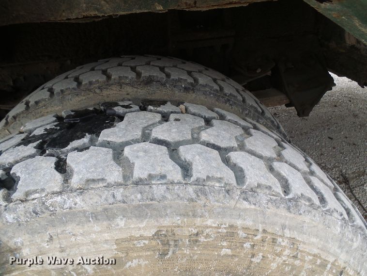 image for item DL0902 2000 Sterling L7500  refuse truck