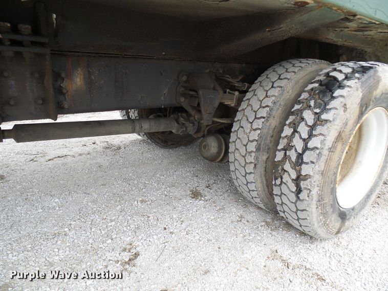 image for item DL0902 2000 Sterling L7500  refuse truck