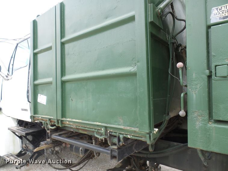 image for item DL0902 2000 Sterling L7500  refuse truck