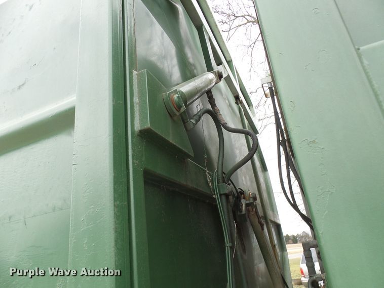 image for item DL0902 2000 Sterling L7500  refuse truck