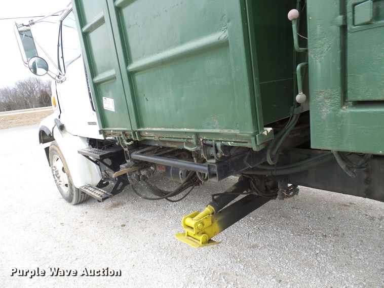 image for item DL0902 2000 Sterling L7500  refuse truck