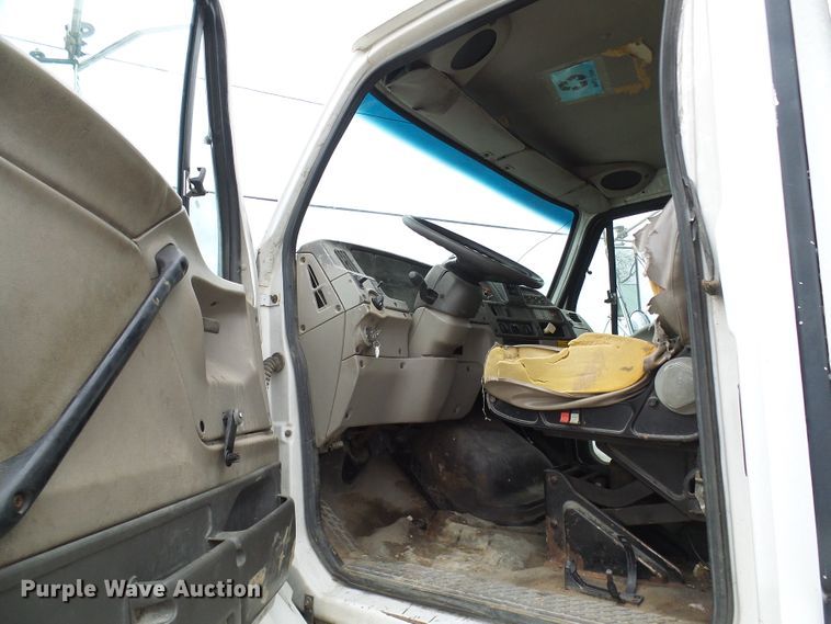 image for item DL0902 2000 Sterling L7500  refuse truck