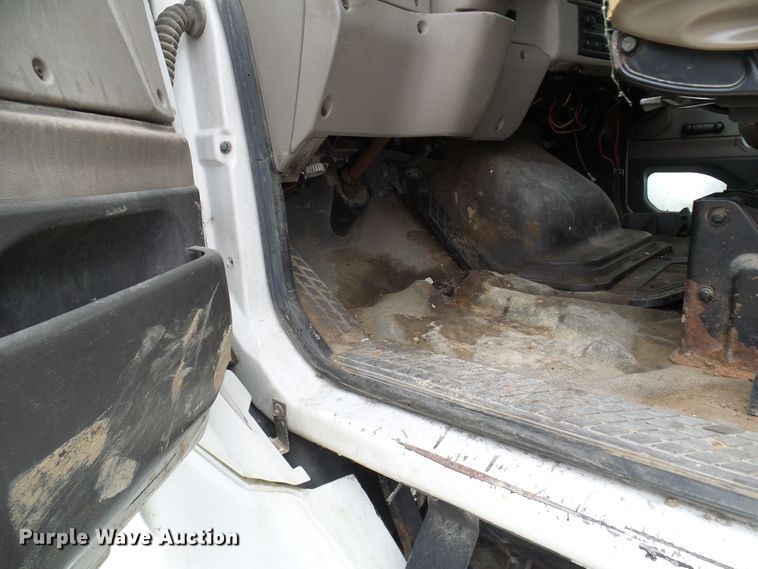 image for item DL0902 2000 Sterling L7500  refuse truck