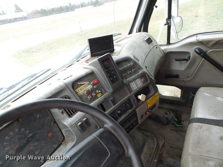 image for item DL0902 2000 Sterling L7500  refuse truck