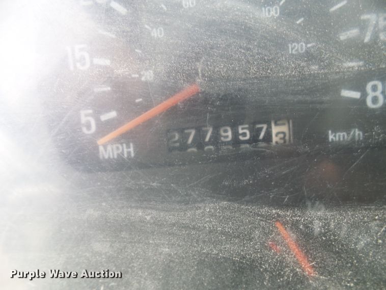 image for item DL0902 2000 Sterling L7500  refuse truck