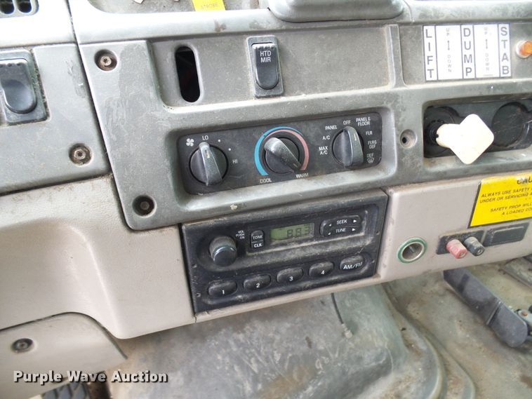 image for item DL0902 2000 Sterling L7500  refuse truck