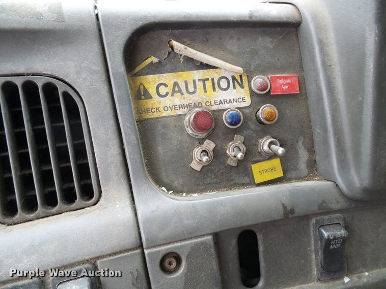 image for item DL0902 2000 Sterling L7500  refuse truck