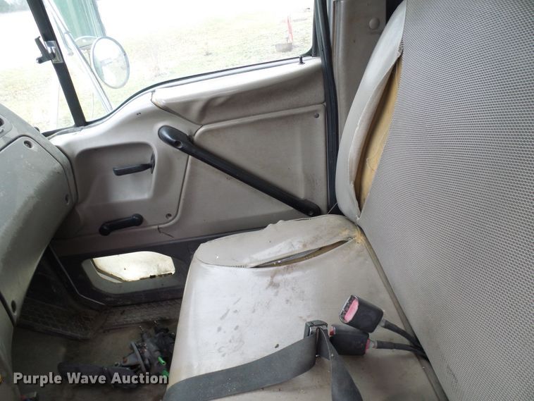 image for item DL0902 2000 Sterling L7500  refuse truck