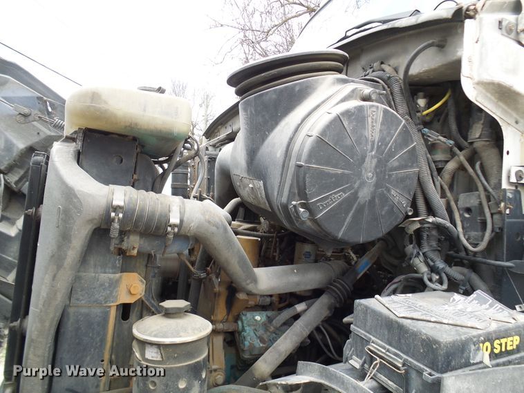 image for item DL0902 2000 Sterling L7500  refuse truck