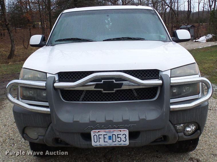 image for item DL0906 2002 Chevrolet Avalanche  Crew Cab pickup truck