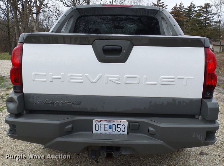 image for item DL0906 2002 Chevrolet Avalanche  Crew Cab pickup truck