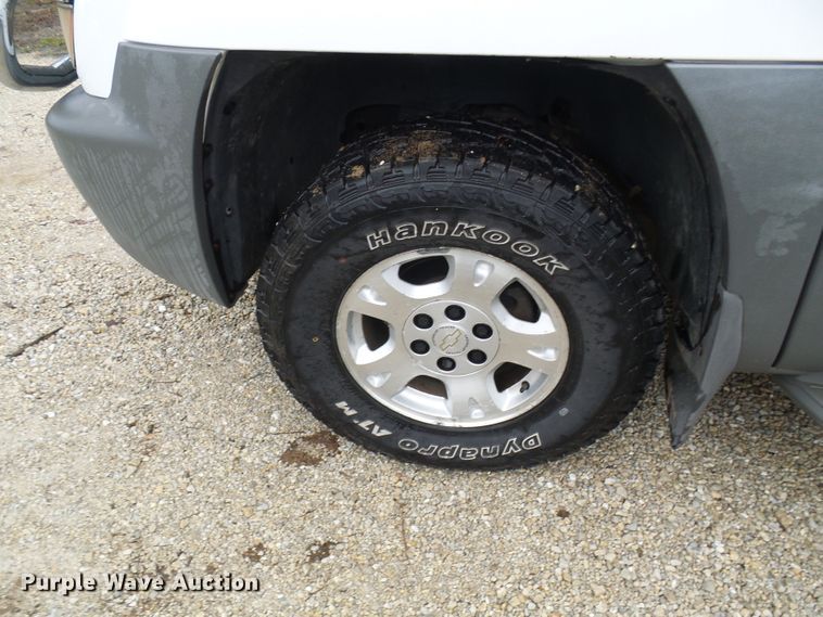 image for item DL0906 2002 Chevrolet Avalanche  Crew Cab pickup truck