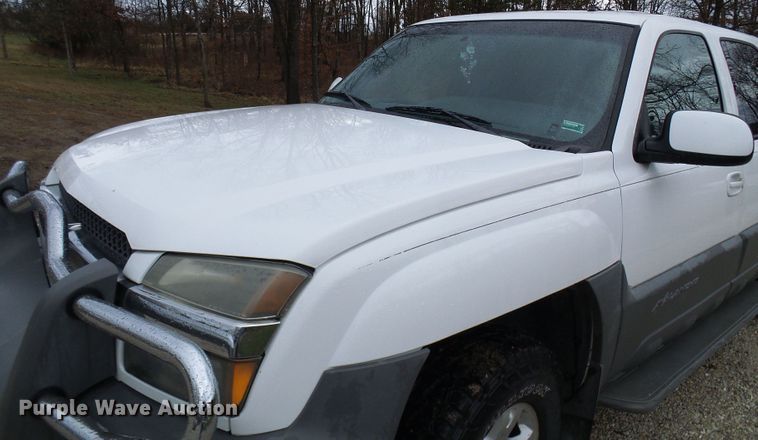 image for item DL0906 2002 Chevrolet Avalanche  Crew Cab pickup truck