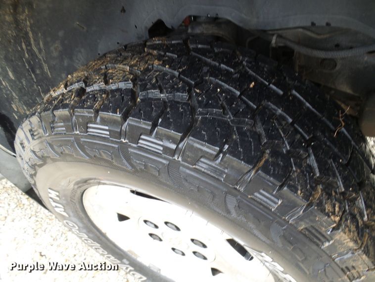 image for item DL0906 2002 Chevrolet Avalanche  Crew Cab pickup truck