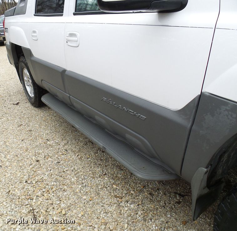 image for item DL0906 2002 Chevrolet Avalanche  Crew Cab pickup truck