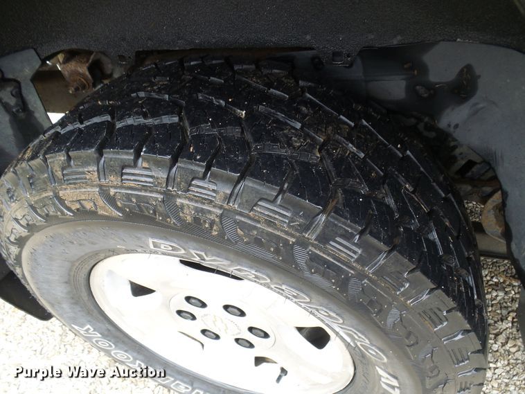 image for item DL0906 2002 Chevrolet Avalanche  Crew Cab pickup truck