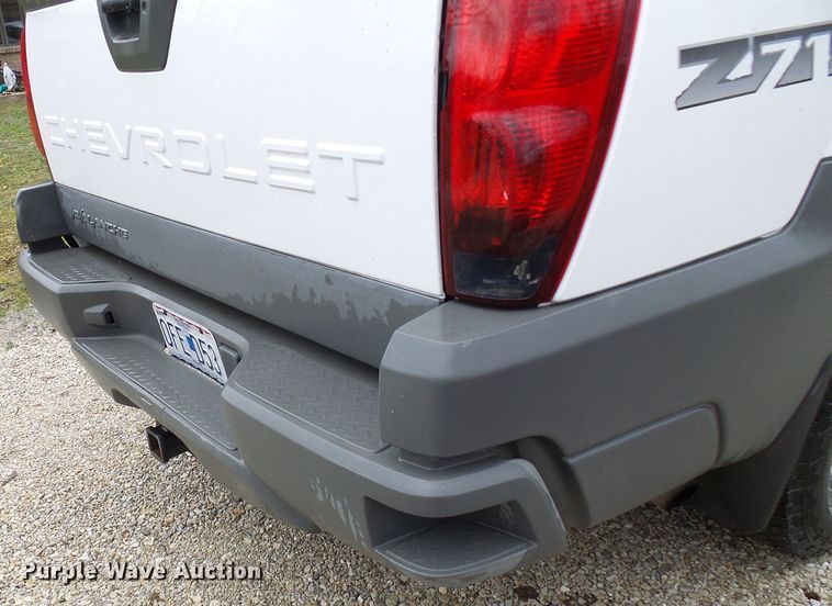 image for item DL0906 2002 Chevrolet Avalanche  Crew Cab pickup truck