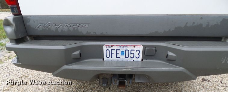 image for item DL0906 2002 Chevrolet Avalanche  Crew Cab pickup truck