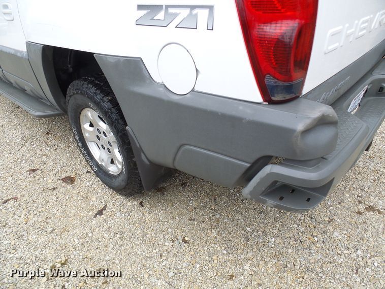 image for item DL0906 2002 Chevrolet Avalanche  Crew Cab pickup truck