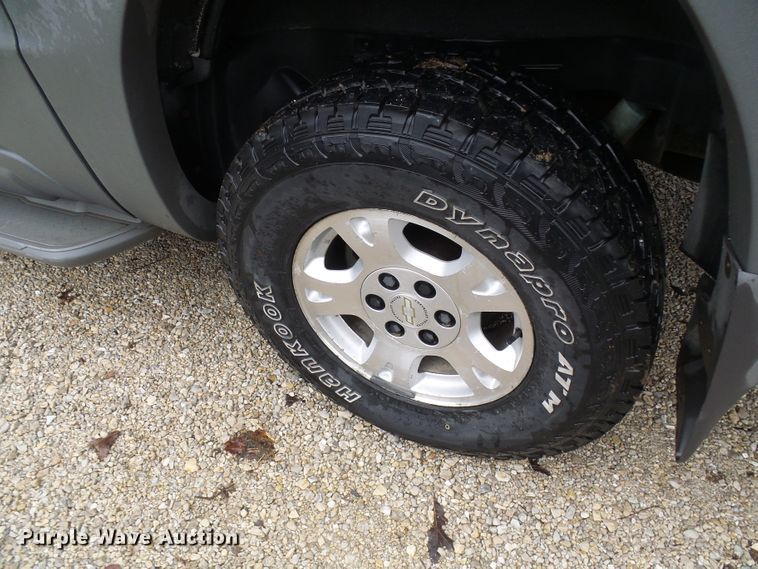 image for item DL0906 2002 Chevrolet Avalanche  Crew Cab pickup truck