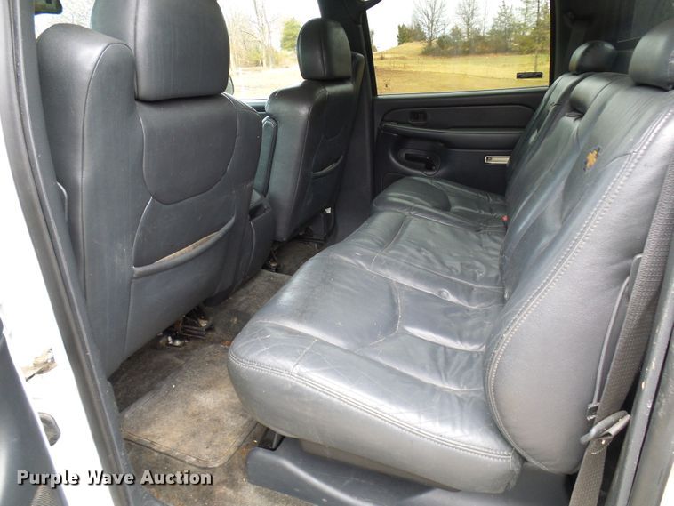 image for item DL0906 2002 Chevrolet Avalanche  Crew Cab pickup truck