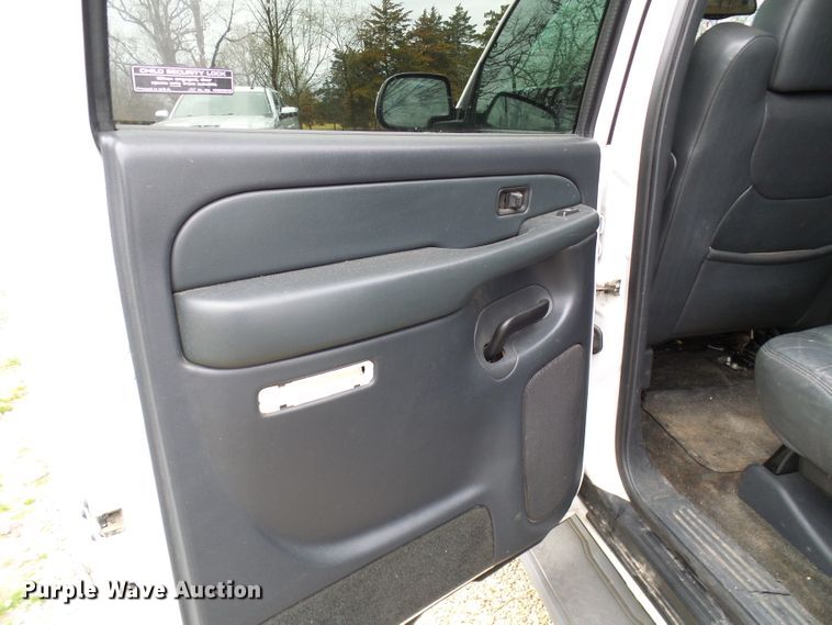 image for item DL0906 2002 Chevrolet Avalanche  Crew Cab pickup truck