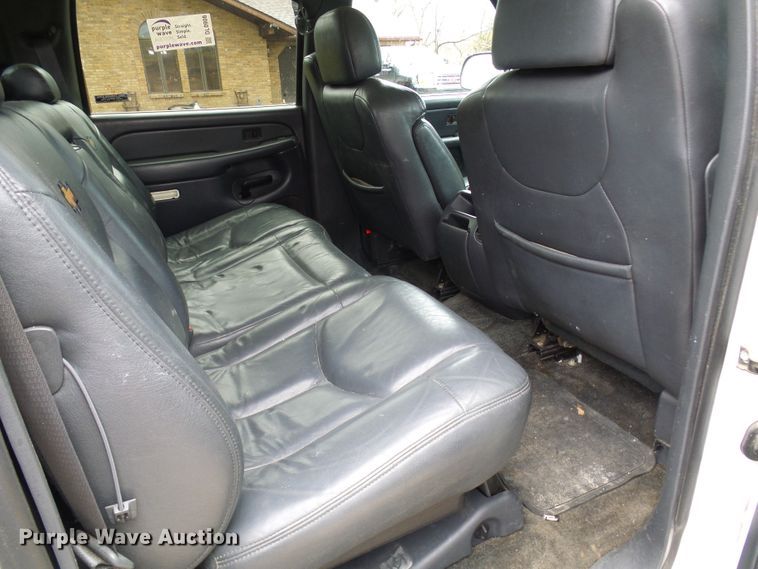 image for item DL0906 2002 Chevrolet Avalanche  Crew Cab pickup truck