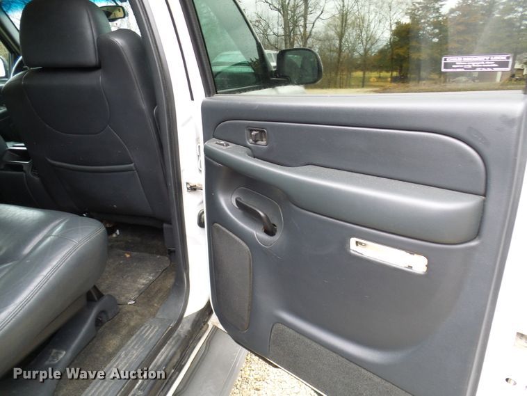 image for item DL0906 2002 Chevrolet Avalanche  Crew Cab pickup truck