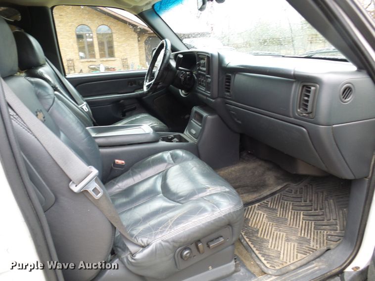 image for item DL0906 2002 Chevrolet Avalanche  Crew Cab pickup truck