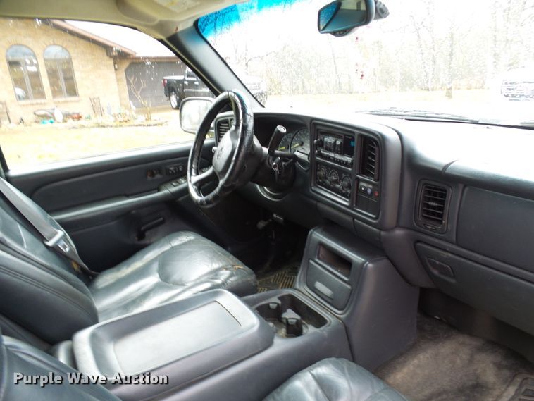 image for item DL0906 2002 Chevrolet Avalanche  Crew Cab pickup truck