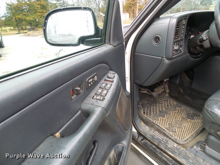 image for item DL0906 2002 Chevrolet Avalanche  Crew Cab pickup truck