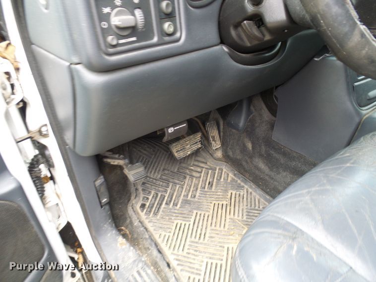 image for item DL0906 2002 Chevrolet Avalanche  Crew Cab pickup truck