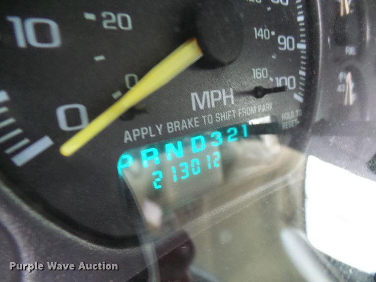 image for item DL0906 2002 Chevrolet Avalanche  Crew Cab pickup truck