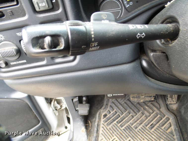 image for item DL0906 2002 Chevrolet Avalanche  Crew Cab pickup truck