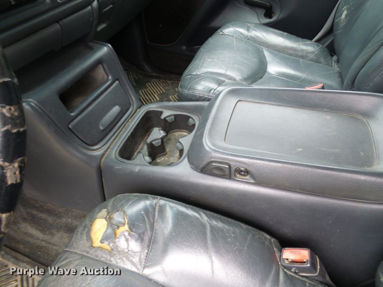 image for item DL0906 2002 Chevrolet Avalanche  Crew Cab pickup truck