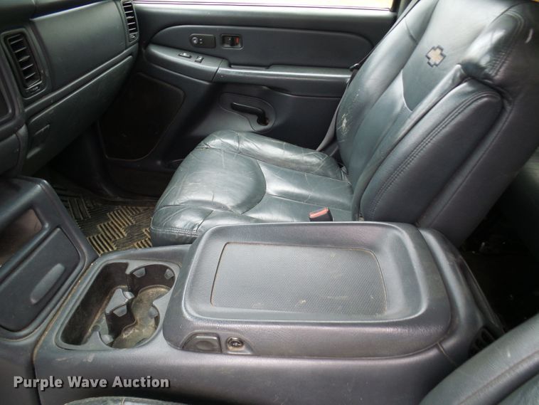 image for item DL0906 2002 Chevrolet Avalanche  Crew Cab pickup truck