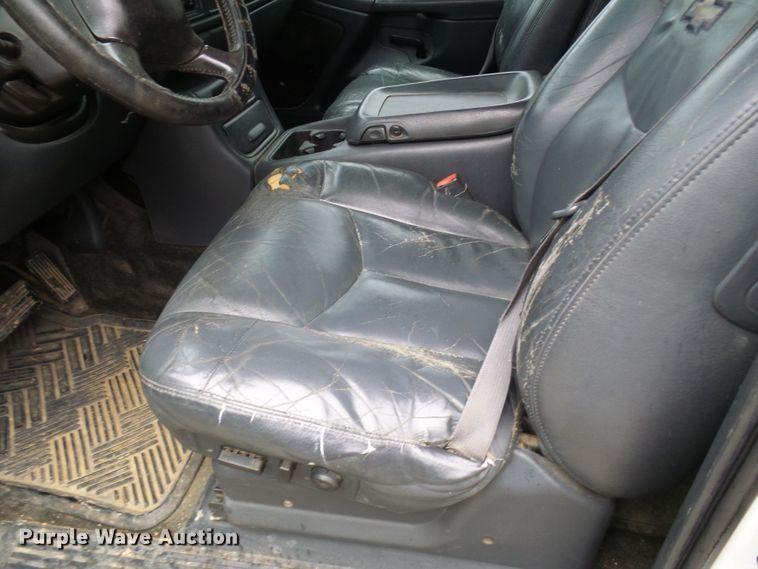 image for item DL0906 2002 Chevrolet Avalanche  Crew Cab pickup truck