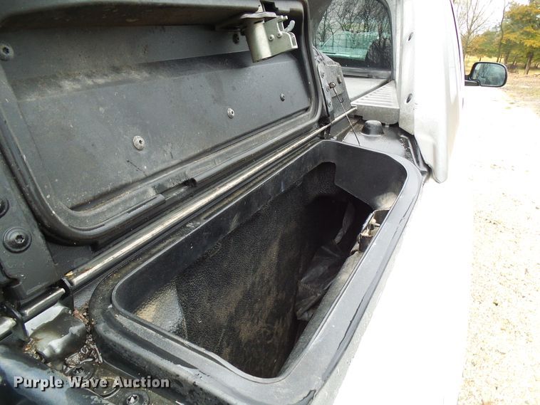 image for item DL0906 2002 Chevrolet Avalanche  Crew Cab pickup truck