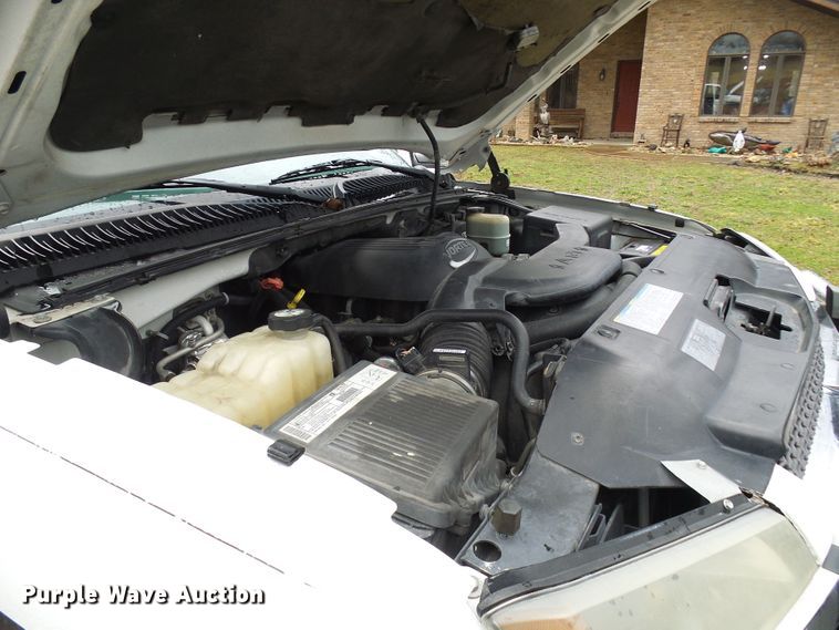 image for item DL0906 2002 Chevrolet Avalanche  Crew Cab pickup truck