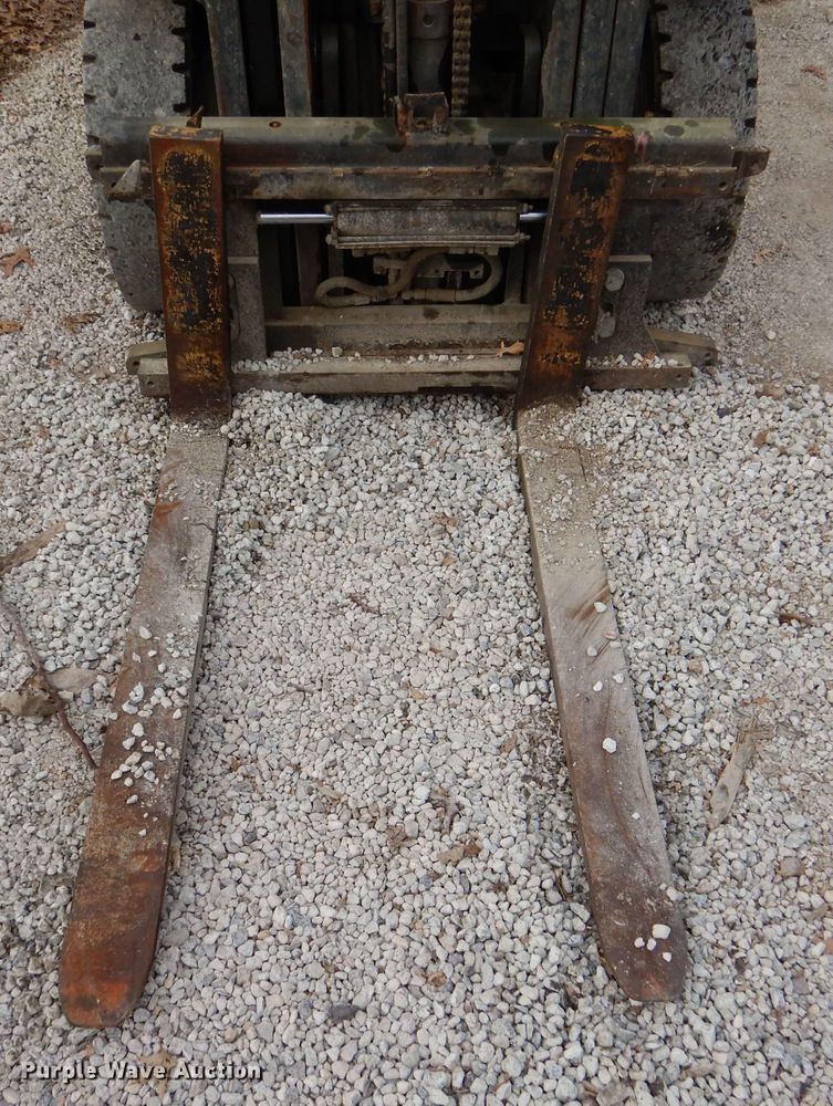 image for item DL2246 Hyster H50XM  forklift