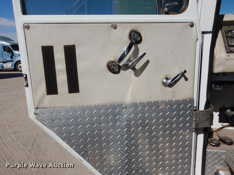 image for item DM2825 1985 Pierce  ladder fire truck