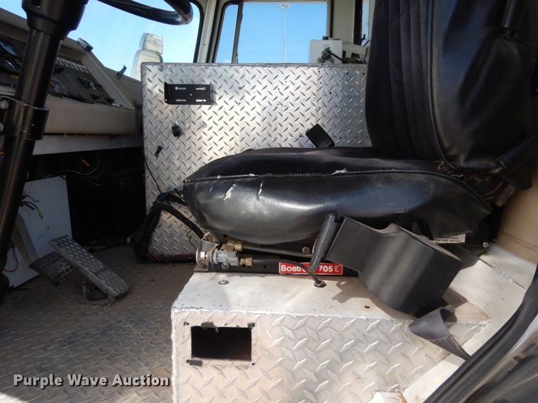 image for item DM2825 1985 Pierce  ladder fire truck