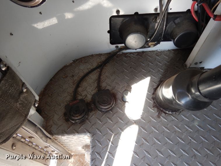 image for item DM2825 1985 Pierce  ladder fire truck