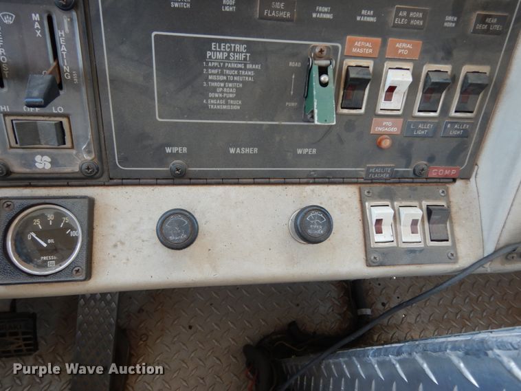 image for item DM2825 1985 Pierce  ladder fire truck