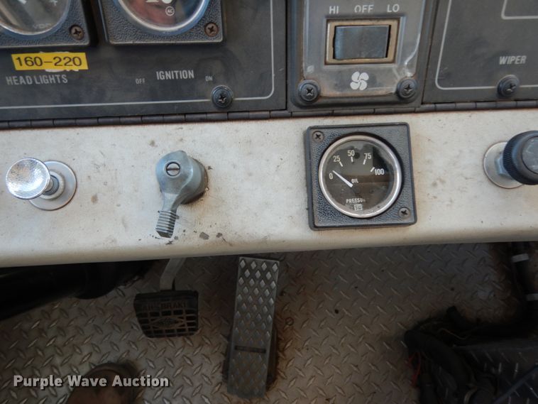 image for item DM2825 1985 Pierce  ladder fire truck