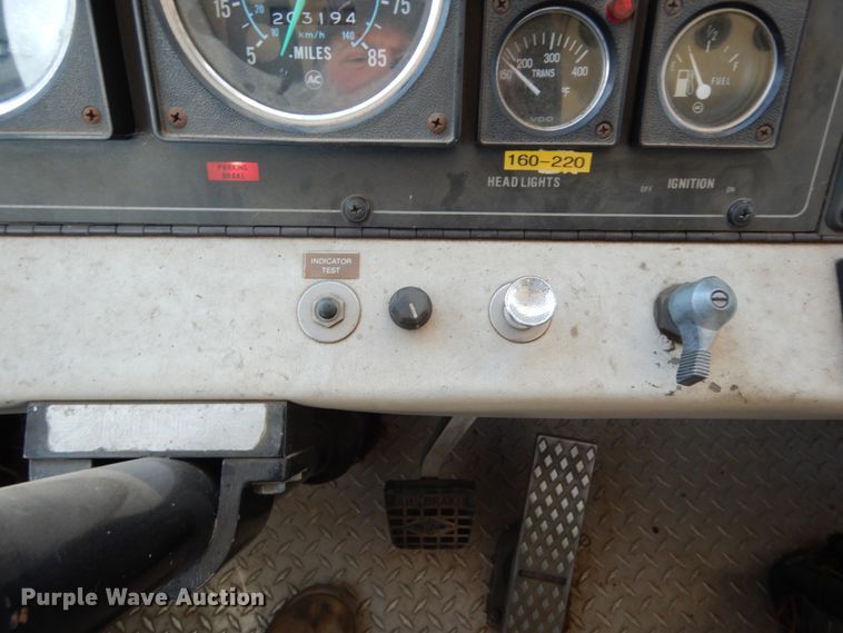 image for item DM2825 1985 Pierce  ladder fire truck