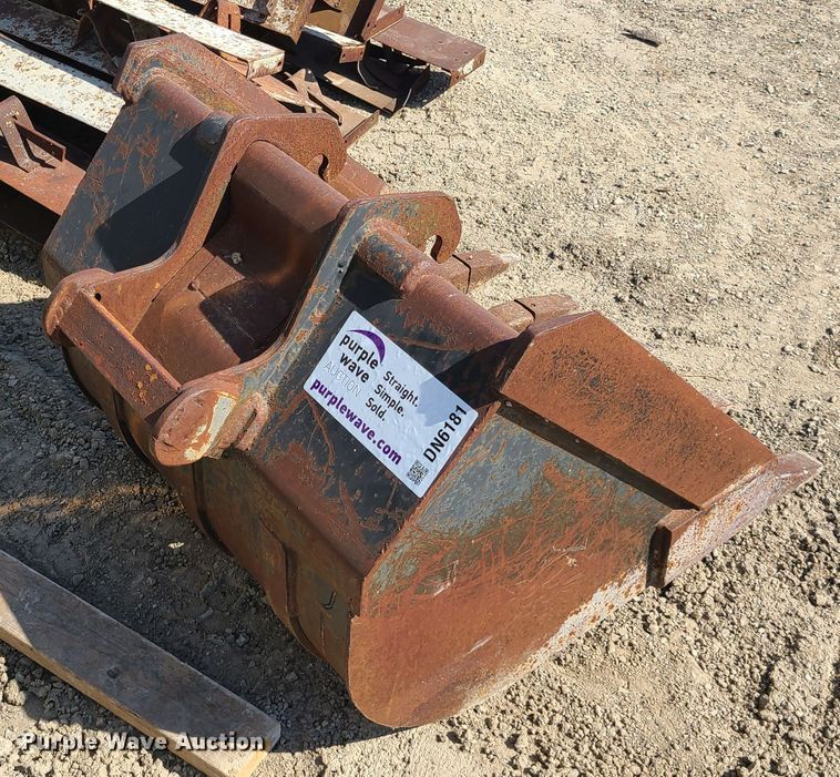 image for item DN6181 30"W excavator bucket