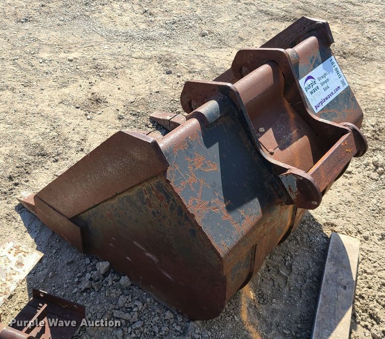 image for item DN6181 30"W excavator bucket