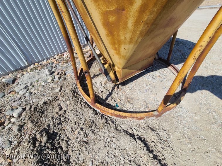 image for item DN6188 Concrete bucket