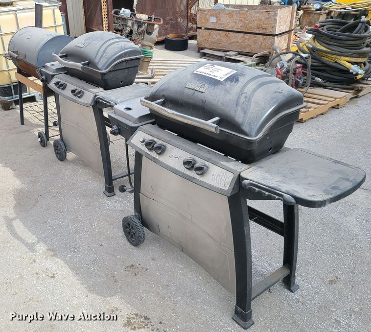 (3) grills in Kansas City, MO Item DN6232 sold Purple Wave